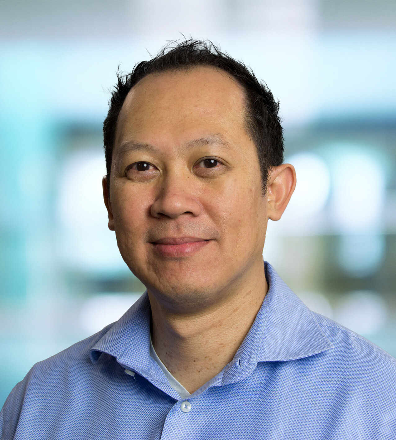 Howard-Trinh_headshot